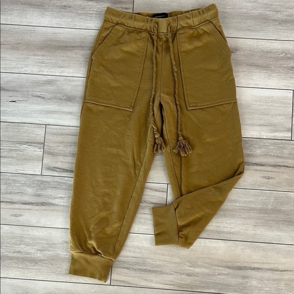 Who What Wear gold jogger drawstring sweat pants size small